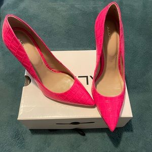 ALDO HEEL. SIZE 9